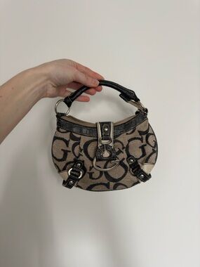 Vintage GUESS Small Satchel Handbag in Beige and Black